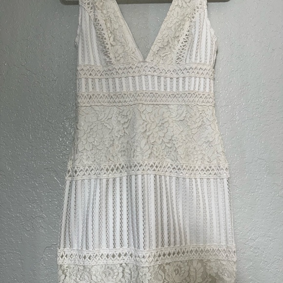 open lace back dress Girls Belted Pleated Dress (Kids)